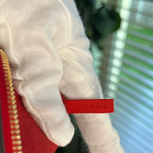 Christian Louboutin
Eloise Fringe Hobo Python with Leather Medium - Picture 15 of 16